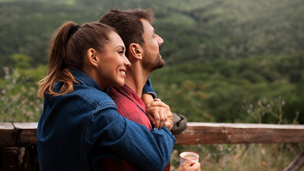 Kobieta i mężczyzna w górach