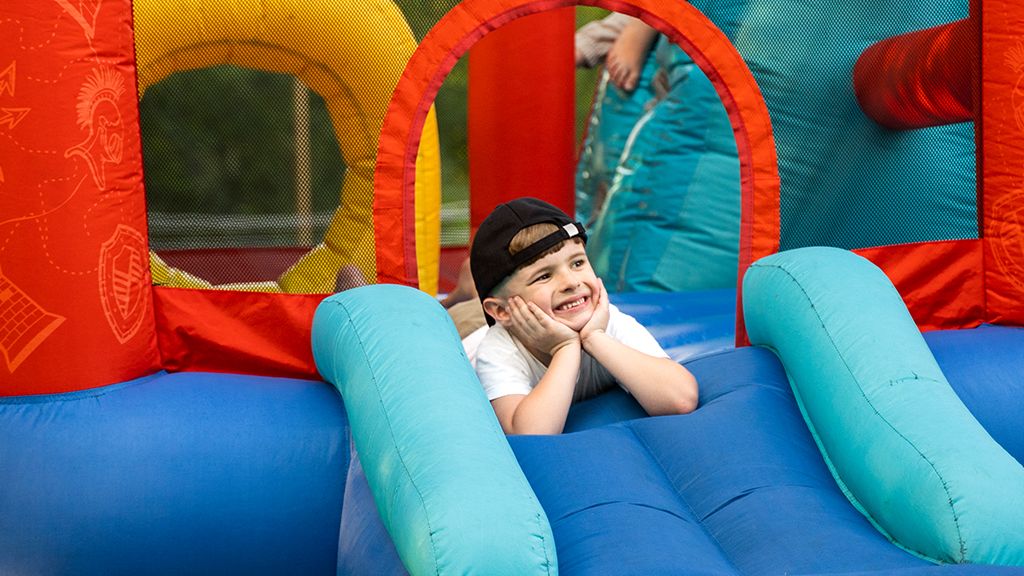 Dziecko w sali zabaw