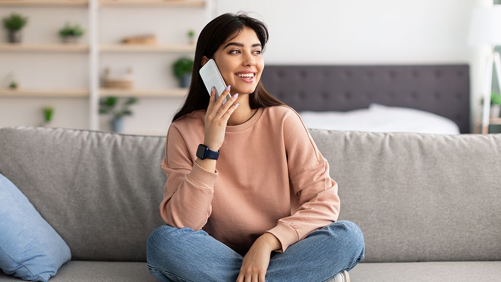 kobieta dzwoniąca przez telefon