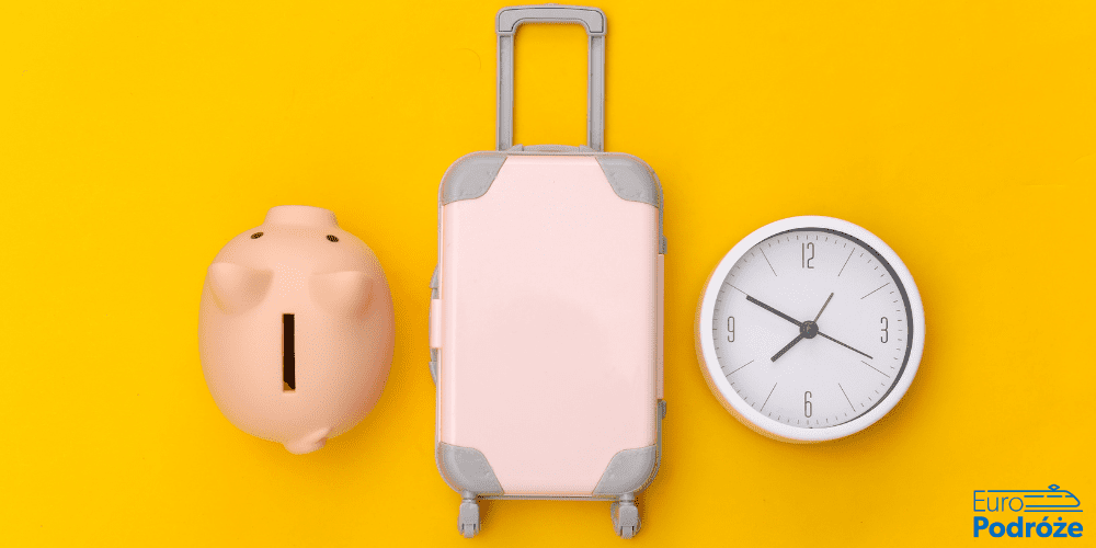 Walizka, skarbonka i zegar 