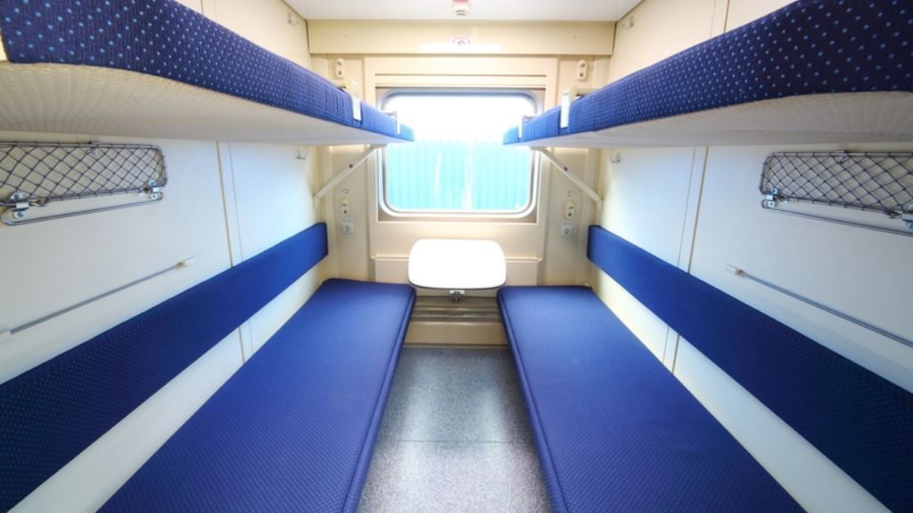 wnętrze wagonu sypialnego
