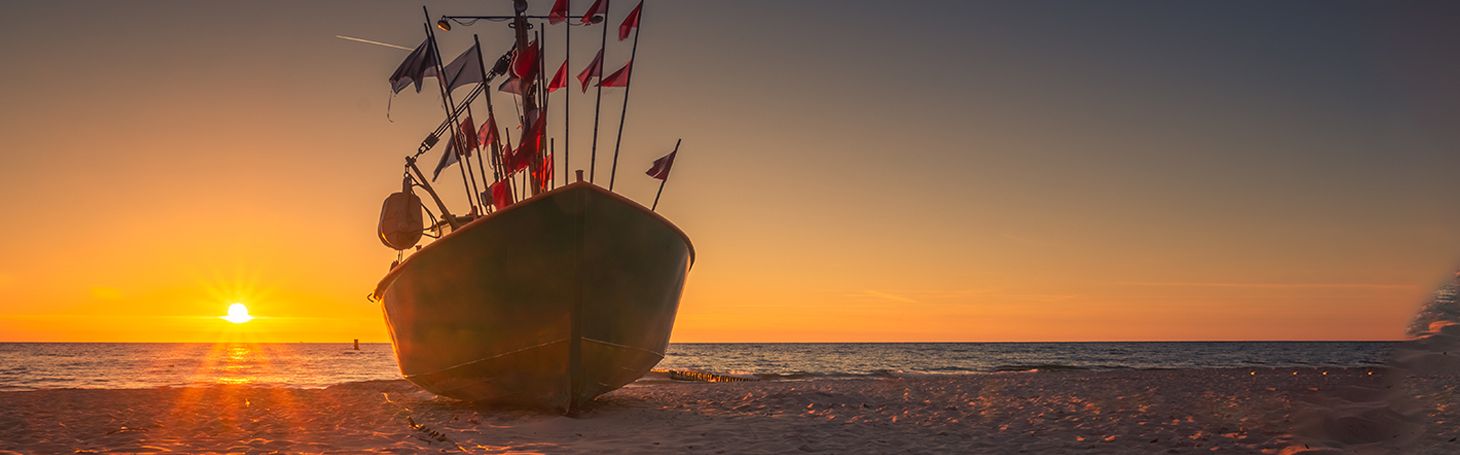 statek na tle Bałtyku