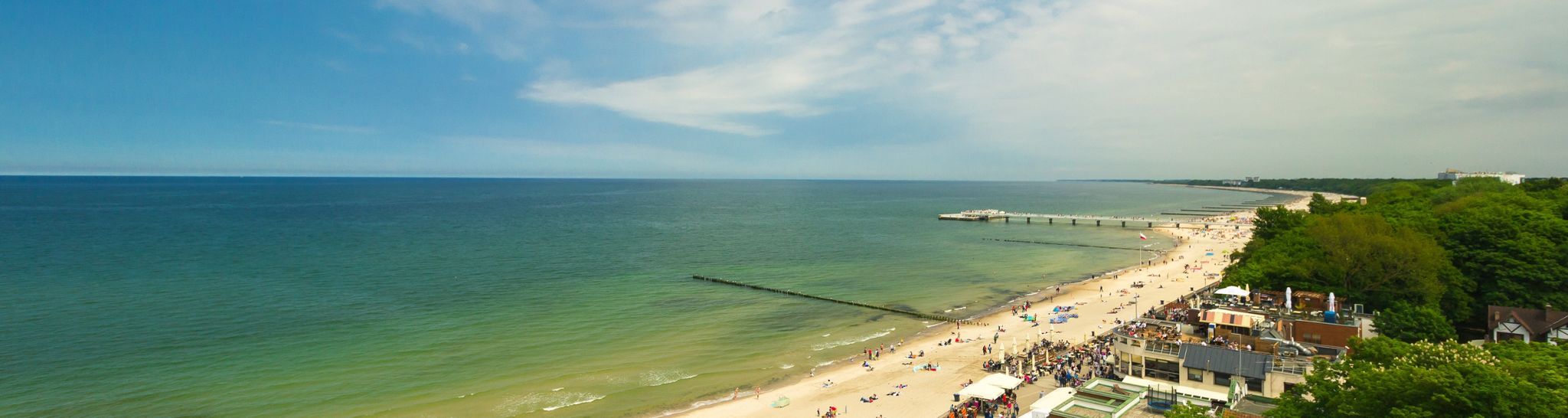 zdjęcie: widok z góry na plaże w Kołobrzegu