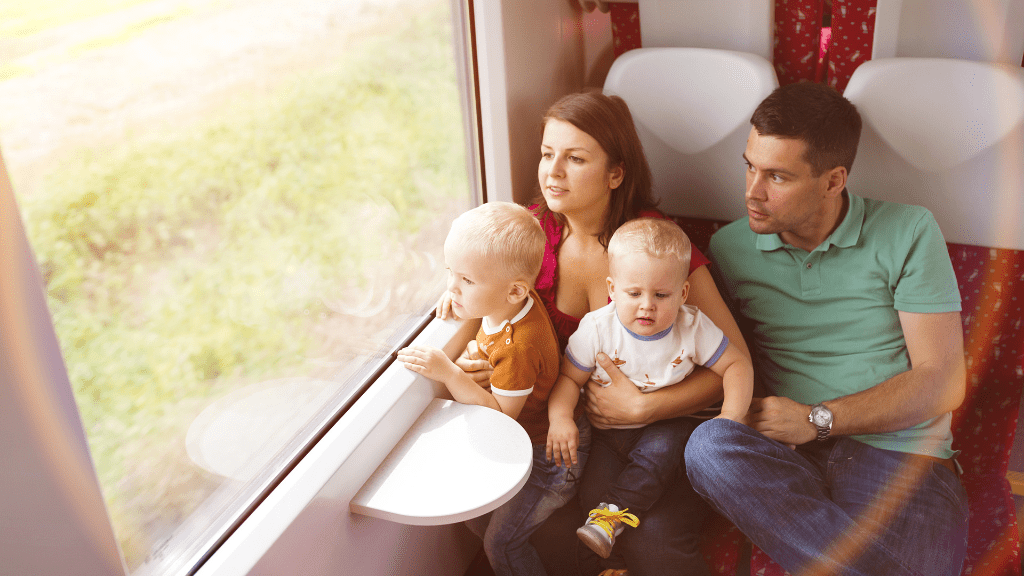 rodzina w pociągu