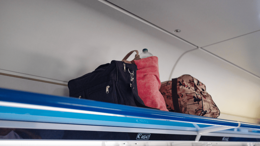 walizki w pociągu 