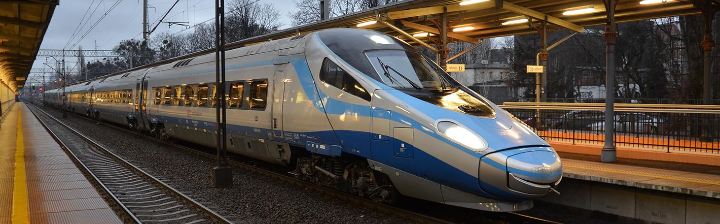 kobieta na tle Pendolino